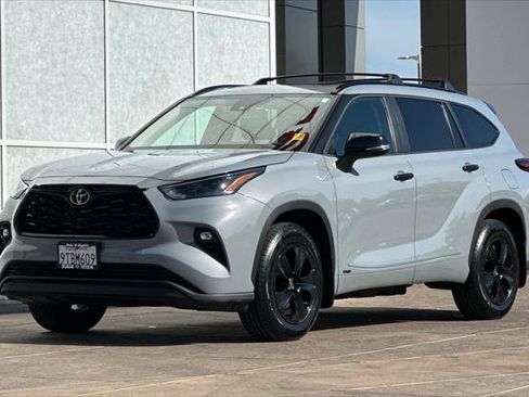 Certified 2025 Toyota Highlander XLE image 10