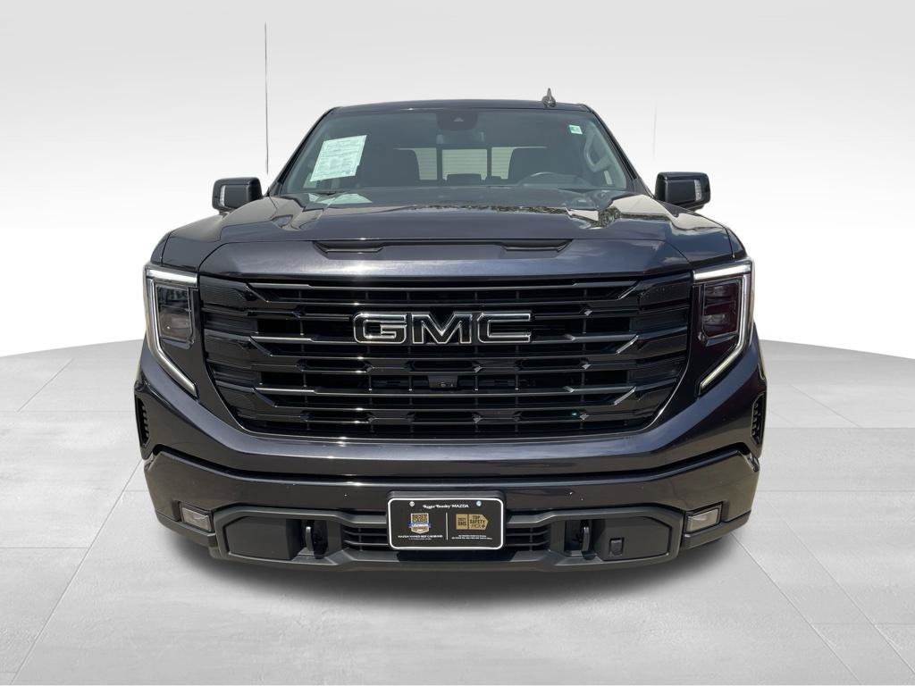 Used 2022 GMC Sierra 1500 Elevation w/ Elevation Premium Package AWD/4WD image 2