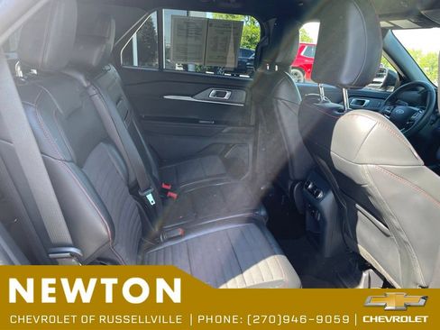 Used 2025 Ford Explorer ST-Line w/ ST-Line Street Pack AWD/4WD image 27