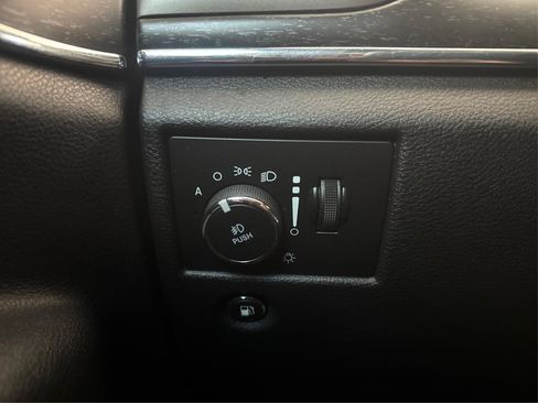 Used 2018 Jeep Grand Cherokee Limited RWD image 16