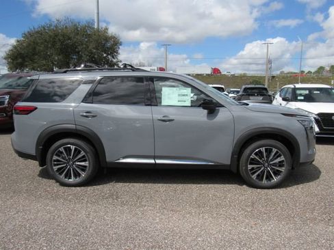 New 2026 Nissan Pathfinder Platinum FWD image 2