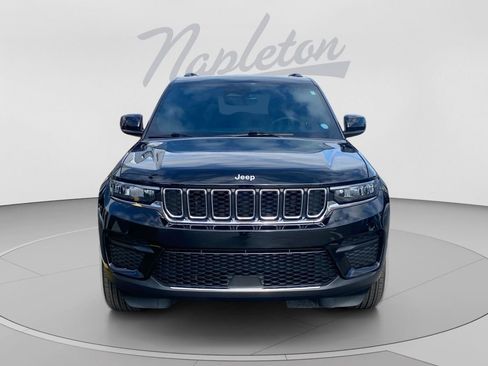 Used 2025 Jeep Grand Cherokee Laredo X w/ Luxury Tech Group I RWD image 2