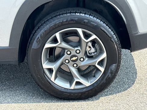 Used 2025 Chevrolet Trax LT w/ LT Convenience Package FWD image 19