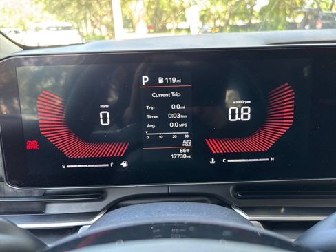 Used 2026 Kia Carnival FWD image 44