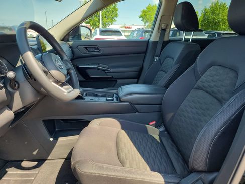 Used 2024 Nissan Pathfinder S AWD/4WD image 21