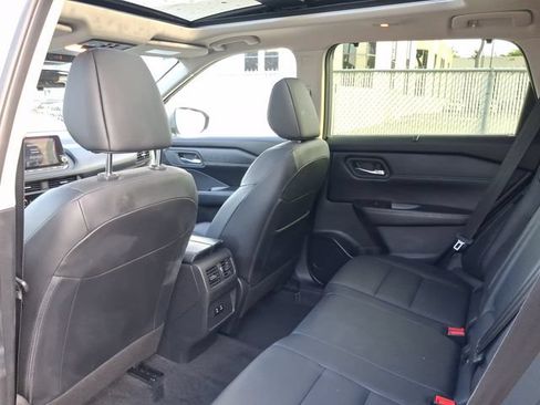 Used 2025 Nissan Rogue SV w/ SV Premium Package FWD image 5
