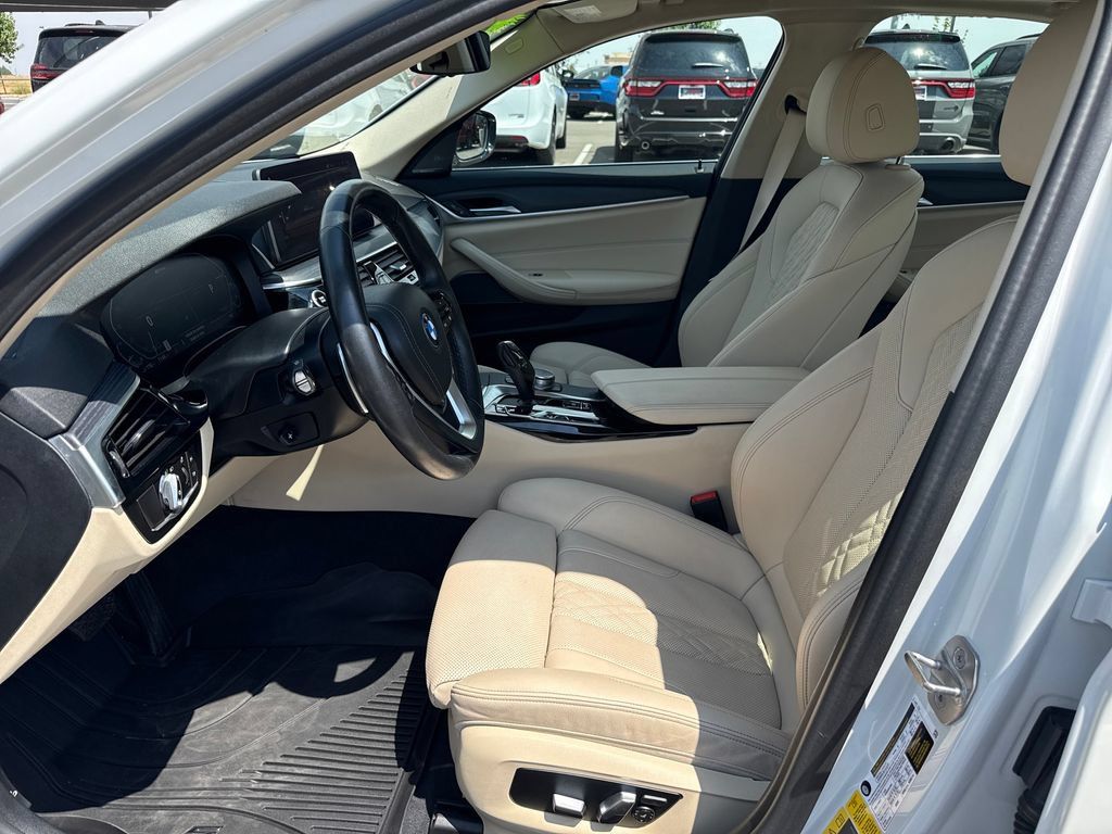 Used 2022 BMW 530e xDrive w/ Premium Package AWD/4WD image 23