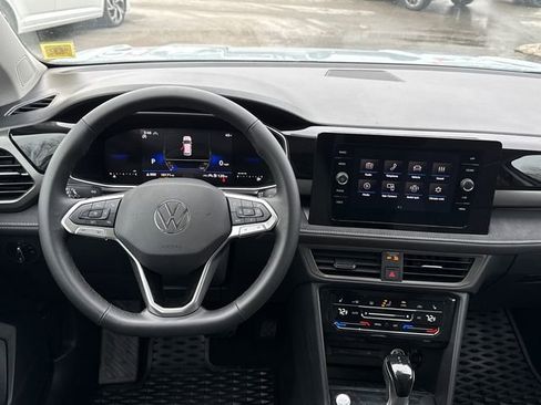 Certified 2025 Volkswagen Taos SE image 26