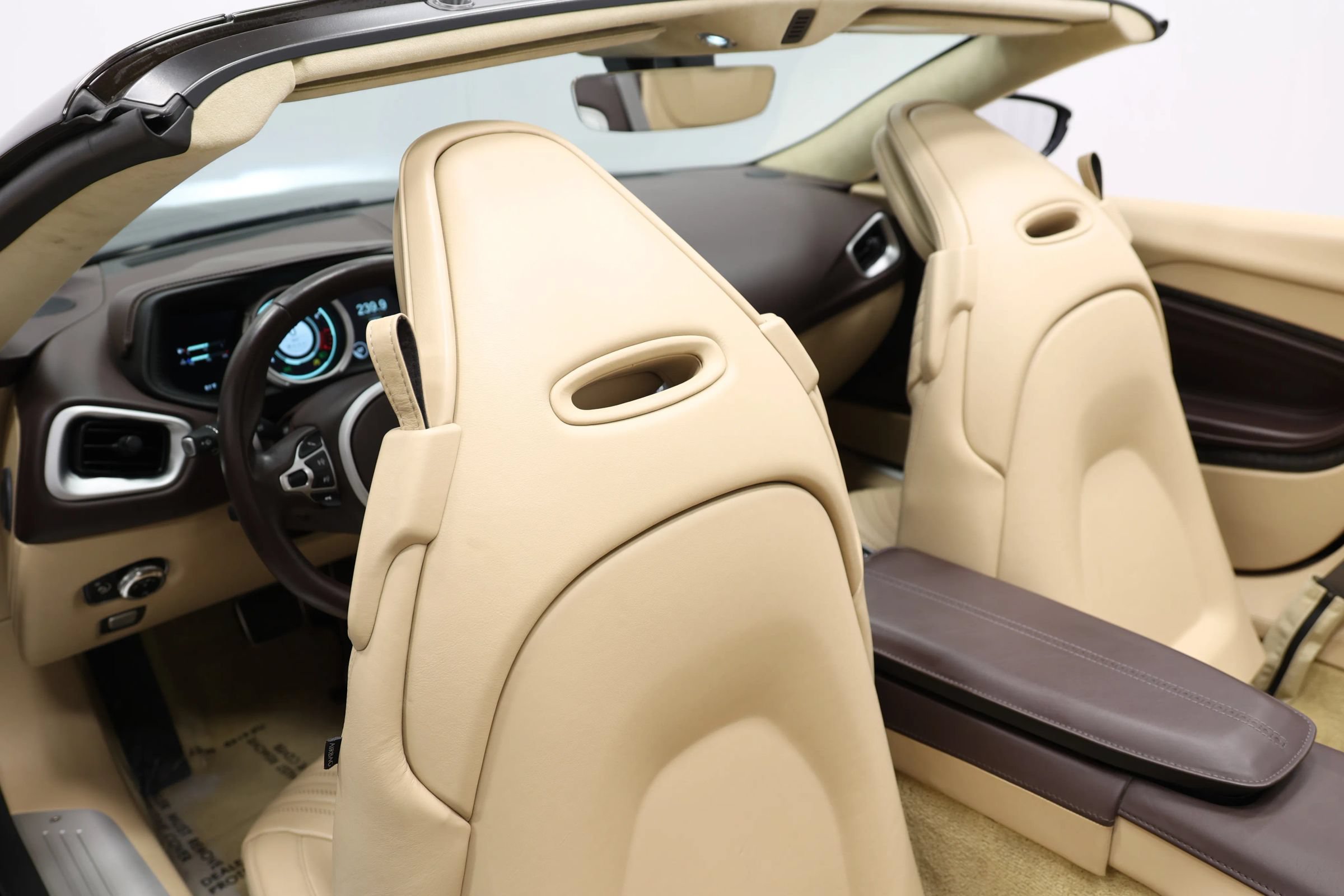 Used 2019 Aston Martin DB11 Volante RWD image 59