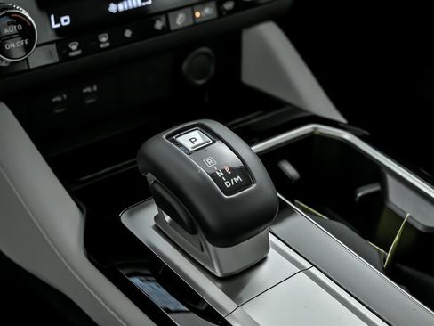 New 2025 Mitsubishi Outlander SE image 24