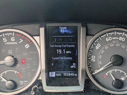 Used 2022 Toyota Tacoma SR5 w/ Technology Package image 10