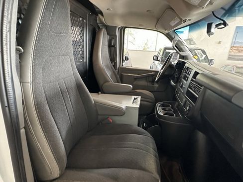 Used 2020 GMC Savana 2500 w/ Driver Convenience Package image 9