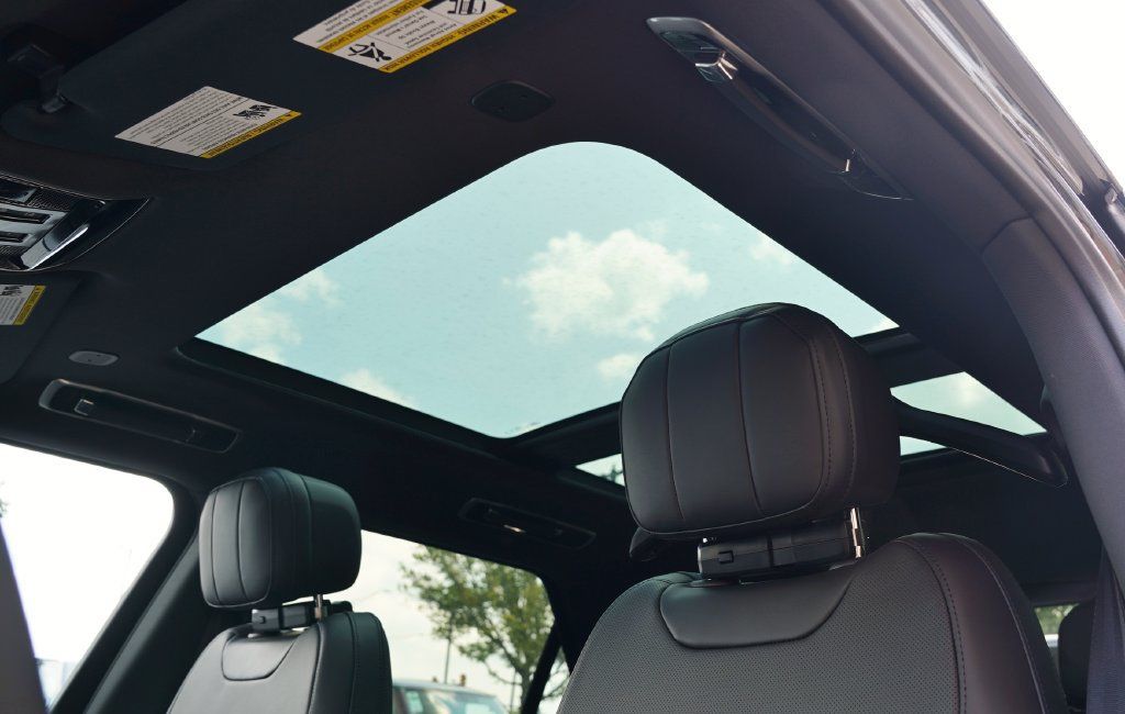New 2026 Land Rover Range Rover Sport SE AWD/4WD image 13
