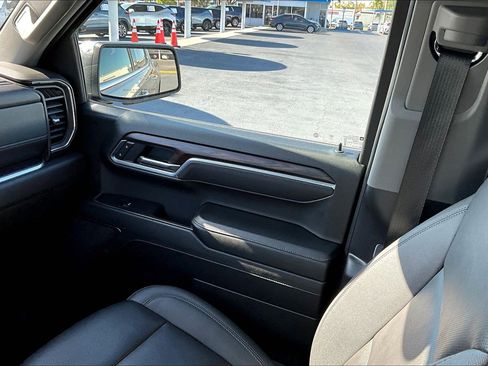 Certified 2025 GMC Sierra 1500 SLT image 17