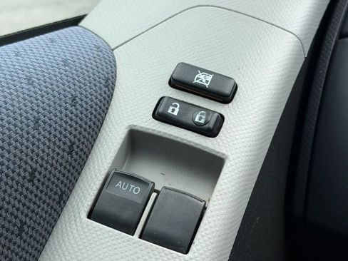Used 2010 Toyota Yaris 2-Door Hatchback FWD image 29