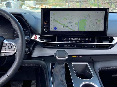 Used 2025 Toyota Sienna XLE w/ XLE Plus Package image 7