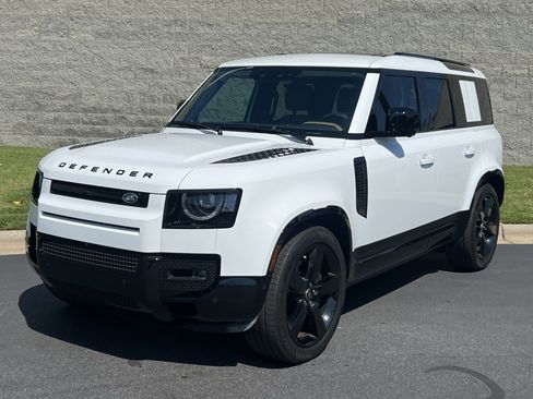 Used 2025 Land Rover Defender 110 X-Dynamic SE AWD/4WD image 1