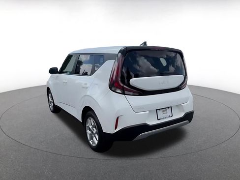 Used 2025 Kia Soul LX w/ LX Technology Package FWD image 11