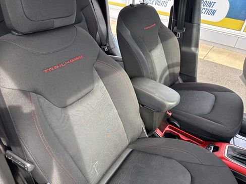 Used 2020 Jeep Renegade Trailhawk image 30