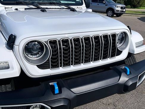 Used 2024 Jeep Wrangler Unlimited Sahara AWD/4WD image 29