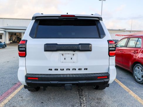 Used 2025 Toyota 4Runner SR5 AWD/4WD image 8