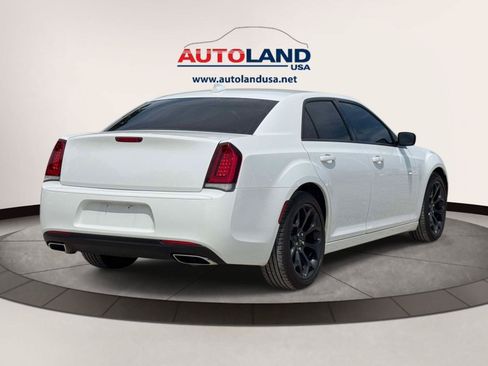 Used 2019 Chrysler 300 S RWD image 4