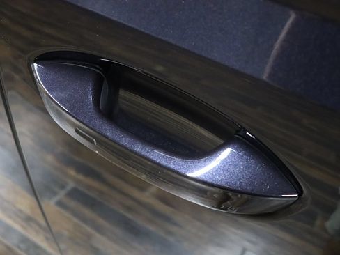 Used 2025 Volkswagen ID. Buzz Pro S RWD image 9