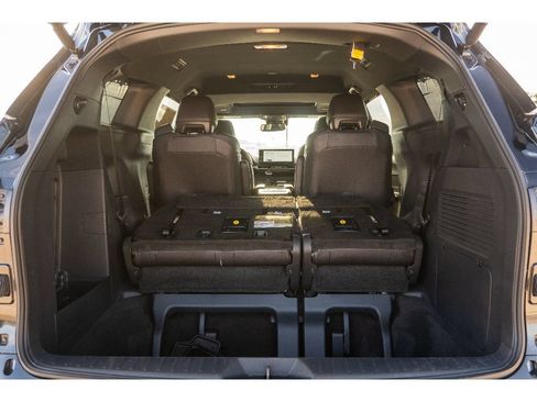 Used 2025 Toyota Sienna Platinum AWD/4WD image 16