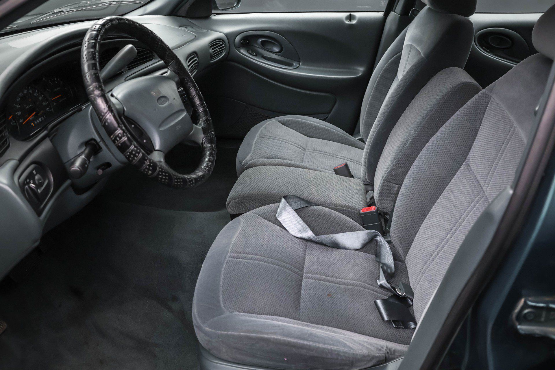 Used 1997 Ford Taurus GL FWD image 5
