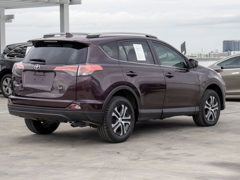 Used 2018 Toyota RAV4 LE image 5