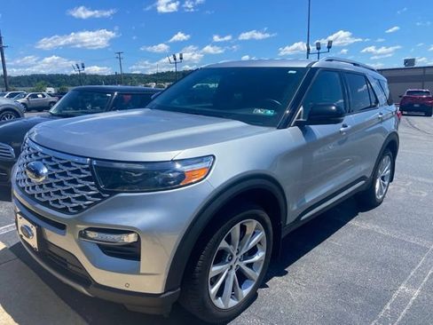 Used 2023 Ford Explorer Platinum w/ Technology Package AWD/4WD image 3