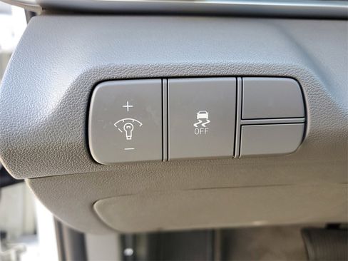 Certified 2025 Hyundai Elantra SEL image 12