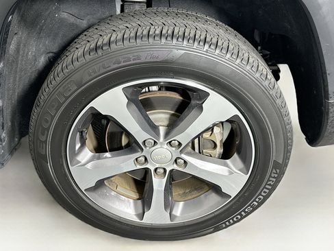 Used 2023 Jeep Grand Cherokee L Limited RWD image 11