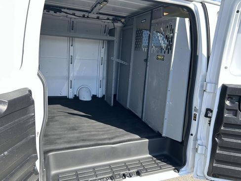 Used 2023 GMC Savana 2500 w/ Driver Convenience Package image 18