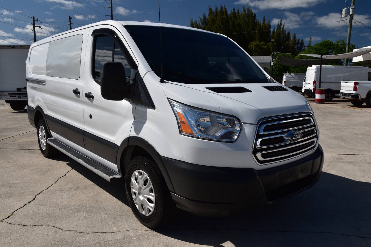 Used 2018 Ford Transit 250 130 Low Roof w/ Exterior Upgrade Package RWD image 1
