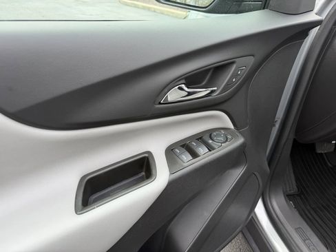 Used 2023 Chevrolet Equinox LS FWD image 27