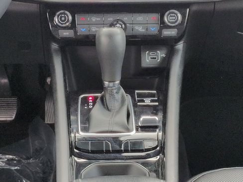 Certified 2024 Jeep Compass Limited w/ Elite Group AWD/4WD image 18