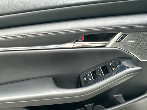 Used 2021 MAZDA MAZDA3 Hatchback w/Premium Plus Pkg image 11