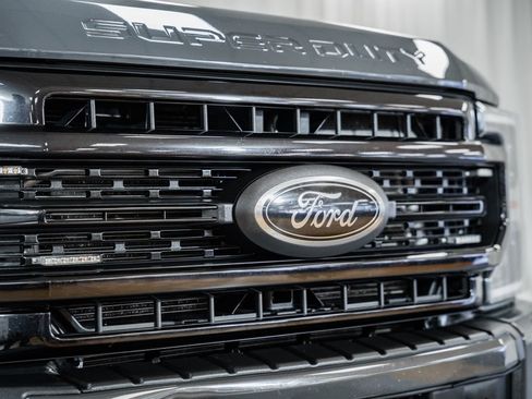 Used 2021 Ford F350 Lariat image 7