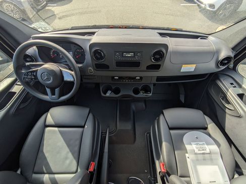 Used 2023 Mercedes-Benz Sprinter 3500 image 19