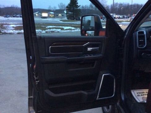 Used 2024 RAM 3500 Laramie AWD/4WD image 8