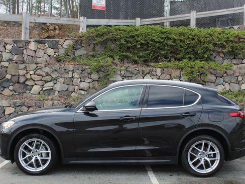 Used 2019 Alfa Romeo Stelvio Ti Lusso w/ Quick Order Package 22X Lusso AWD/4WD image 6