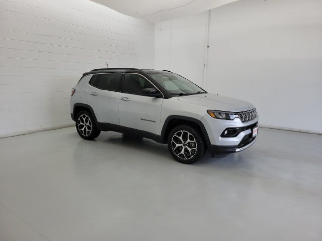 Used 2025 Jeep Compass Limited AWD/4WD image 3