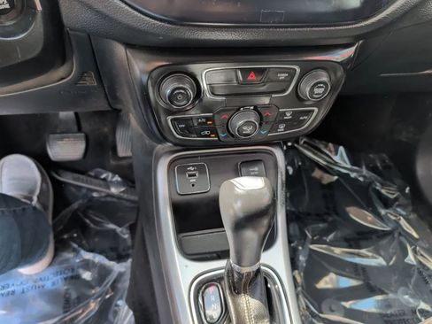 Used 2021 Jeep Compass Latitude FWD image 27