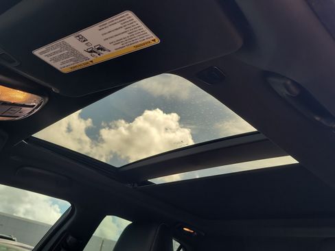 Used 2023 Chrysler 300 C RWD image 19
