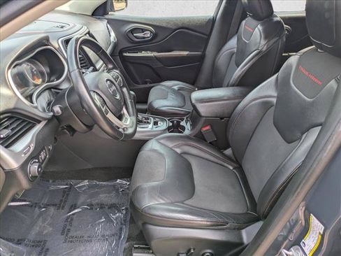 Used 2017 Jeep Cherokee Trailhawk w/ Comfort/Convenience Group AWD/4WD image 16
