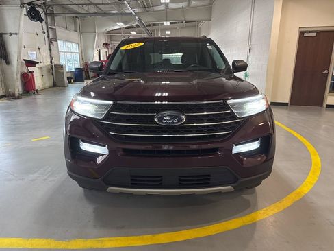 Used 2022 Ford Explorer XLT w/ Equipment Group 202A AWD/4WD image 2