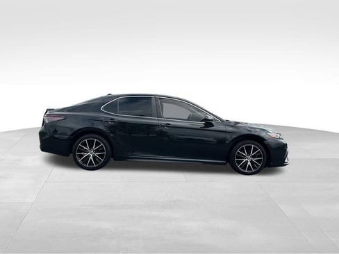 Used 2021 Toyota Camry SE FWD image 6