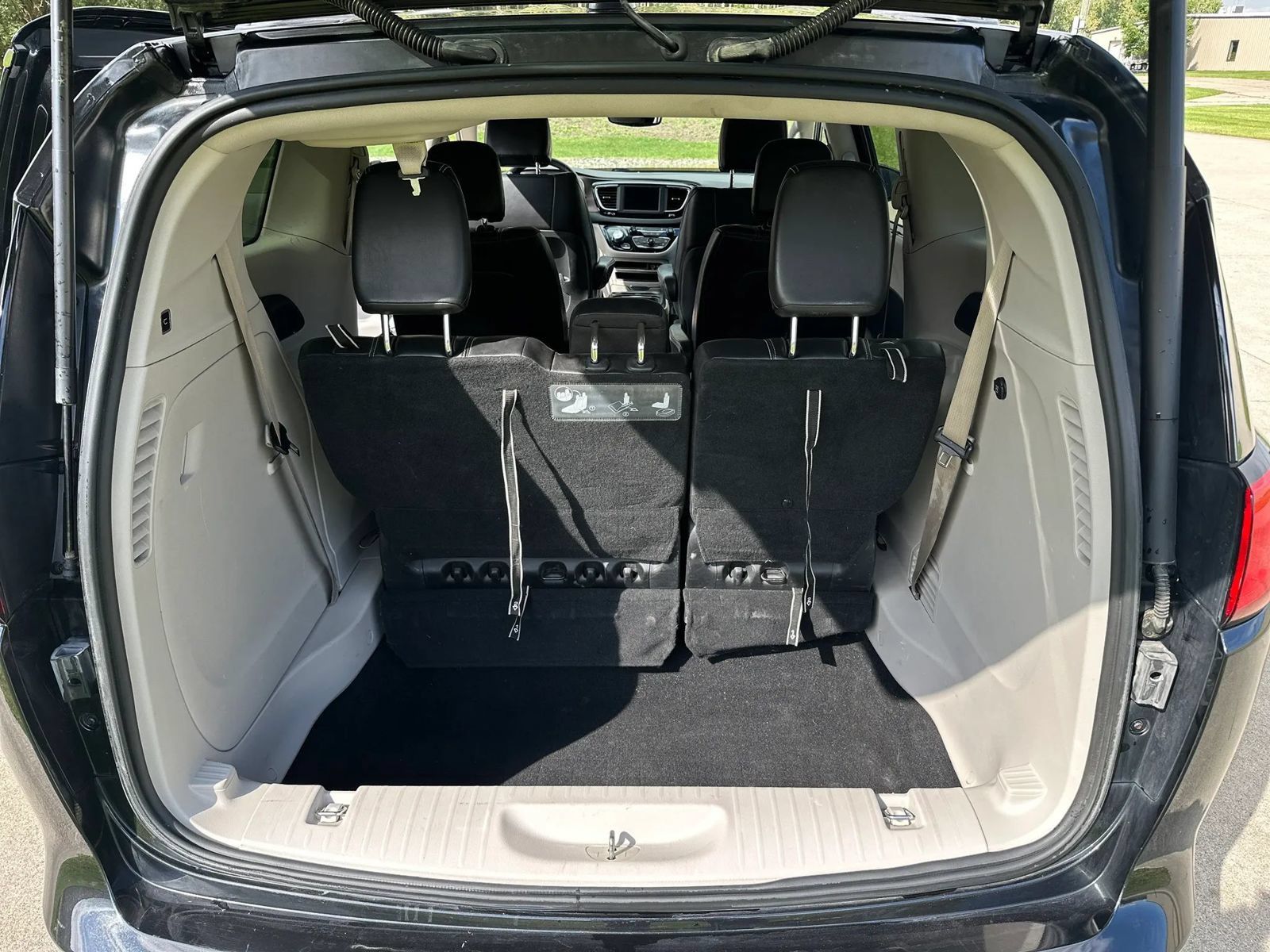 Used 2020 Chrysler Voyager Lxi FWD image 22