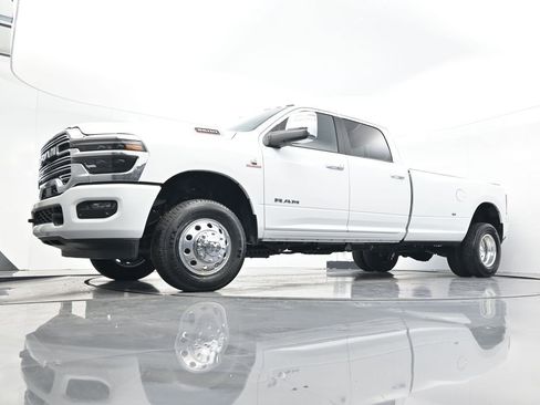 New 2026 RAM 3500 Laramie AWD/4WD image 30